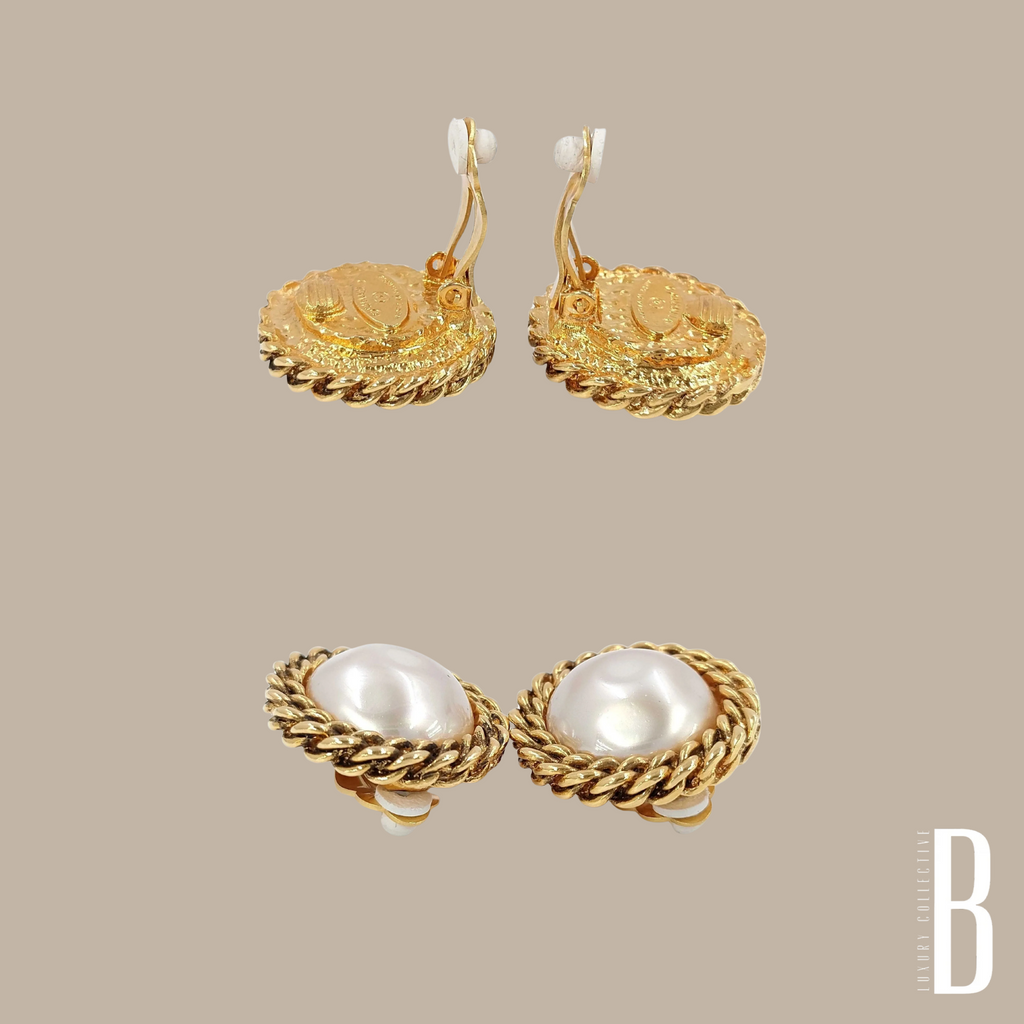 CHANEL Earring  Vintage Gold-Tone Metal